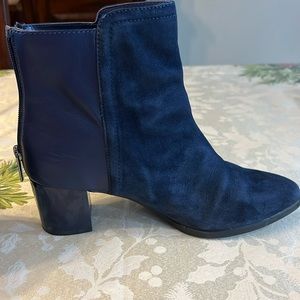 Bandolino 8.5 medium navy suede booties